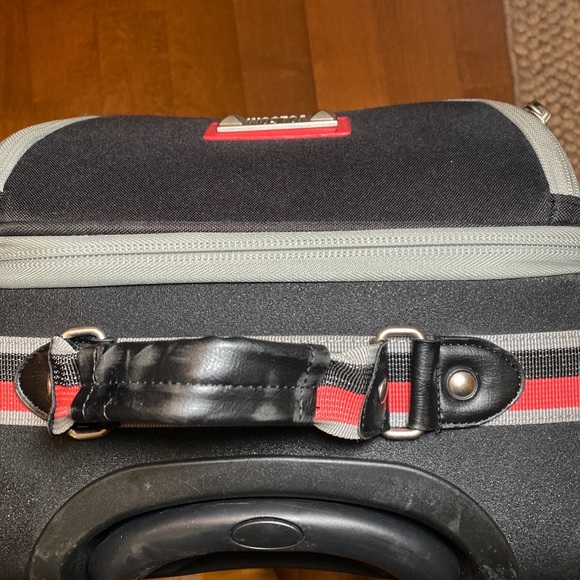 Volcom Roller, Overhead Travel Bag, Gray w/ Volcom Logos - Picture 9 of 12